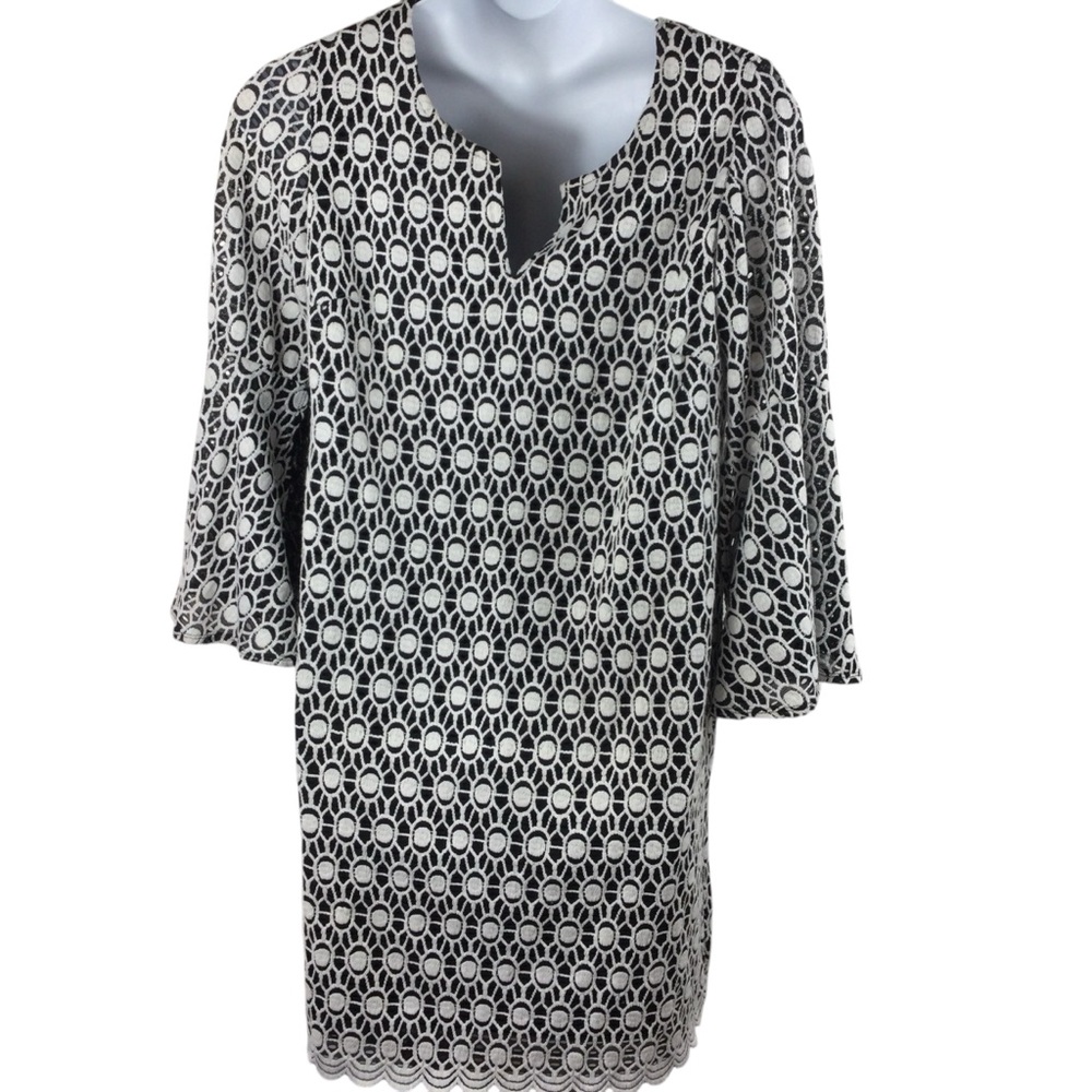 Roz & Ali Black/White Dress, 3/4 Bell Sleeves, Scalloped hem, Size 1X